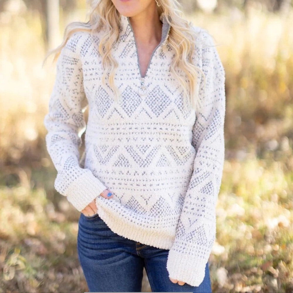 🔹Hem & Thread sweater